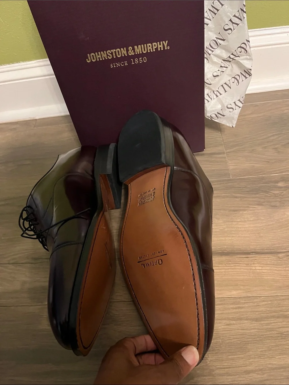 Johnston & Murphy Men’s Cap-Toe Oxfords in Dark Brown/Chestnut